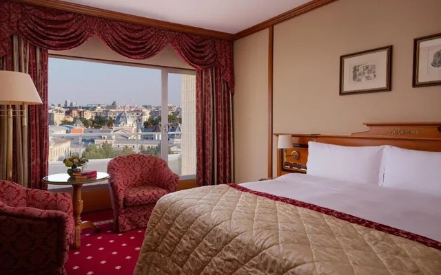 Superior, Queen Bed, Grand Hotel Bucharest 2/3