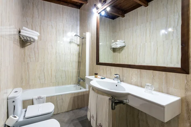 غرفة عائلية ثلاثية بسرير مزدوج وسرير فردي، Sao Joao de Deus by RIDAN Hotels 7/8
