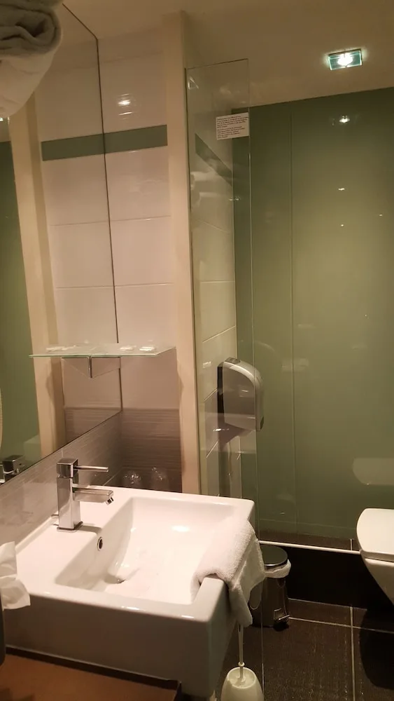 غرفة قياسية بسرير كوين، Hotel Europole 3/4