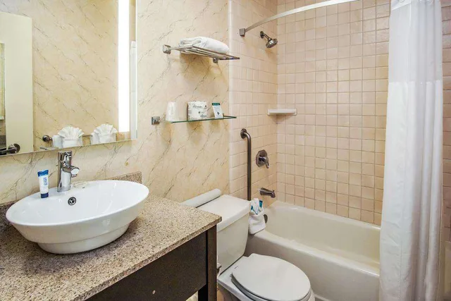غرفة بسريرين مزدوجين لذوي الإعاقة، Red Lion Hotel Monterey 3/3