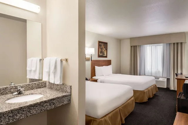 Room, 2 Queen Beds, Accessible, Travelodge by Wyndham Dexter 5/5