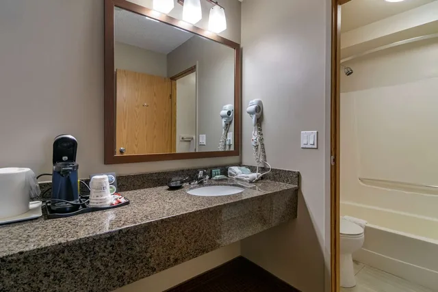 غرفة بسرير كوين، Surestay Plus Hotel By Best Western Salmon Arm 5/5