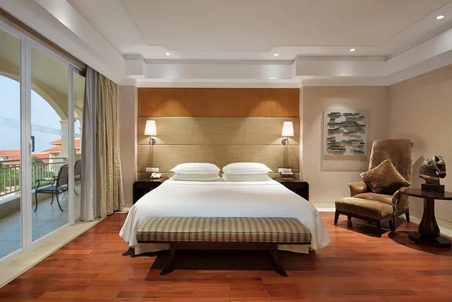 جناح بريميير بسرير كينج بإطلالة على البحر بشرفة بغرفة نوم واحدة، Sheraton Haikou Hotel 2/3