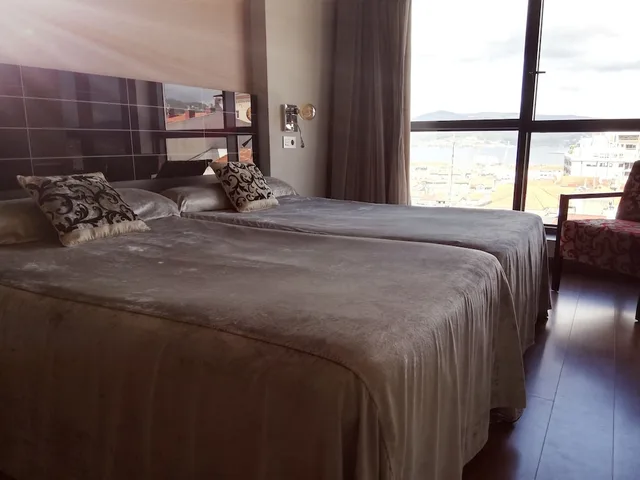 Club, Single, Queen Bed, Sea View, Silken Axis Vigo 1/2