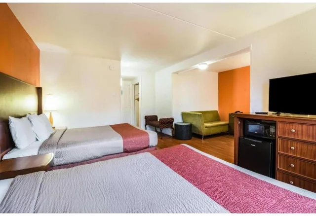 2 Full Beds - Non-Smoking، Motel6 Tinton Falls, NJ - Neptune 2/10