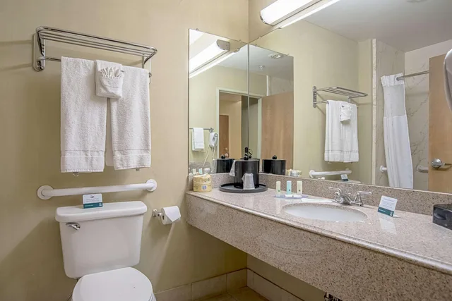 جناح بسرير كينج، Quality Inn & Suites Phoenix NW - Sun City 2/2