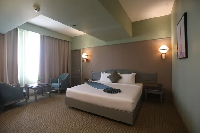 Superior, King Bed, THE INTERNATIONAL HOTEL 1/3