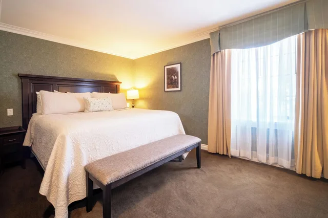 جناح بغرفتي نوم، The Red Coach Inn 1/4