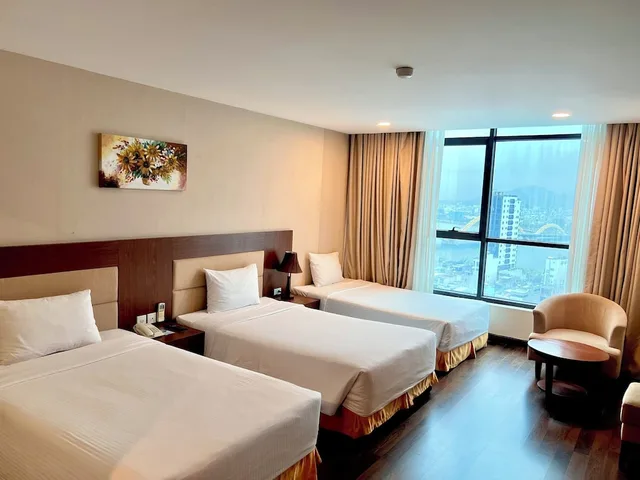 غرفة ديلوكس ثلاثية بسرير كينج وسرير فردي بإطلالة على المدينة، Muong Thanh Grand Da Nang Hotel 3/9