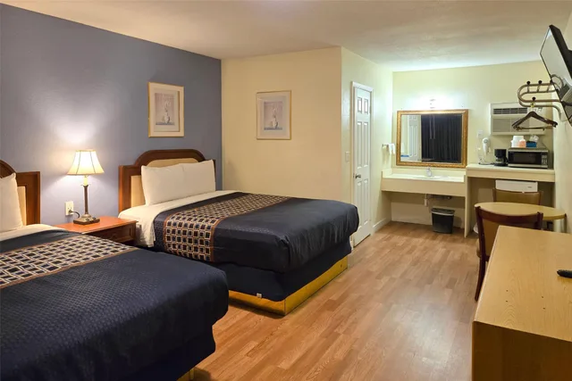 Room, 2 Queen Beds, Rodeway Inn & Suites Blythe I-10, CA 4/9