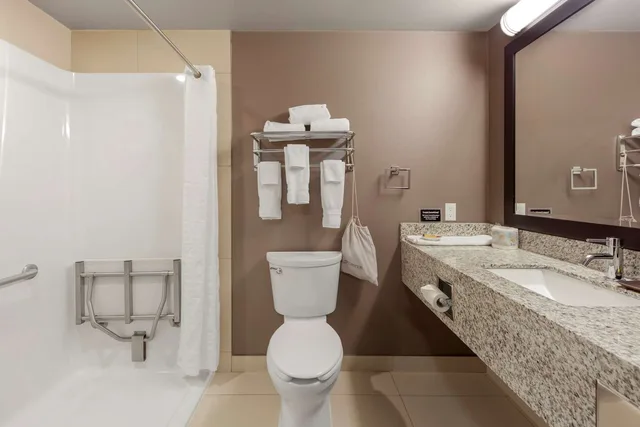غرفة بسرير كينج لذوي الإعاقة، Best Western Plus Fox Creek 3/3