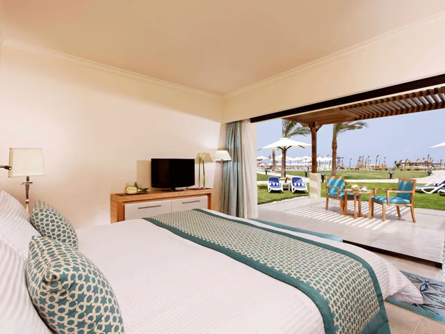 غرفة بسرير مزدوج بإطلالة على الجبل، Movenpick Waterpark Resort and Spa Soma Bay 2/6