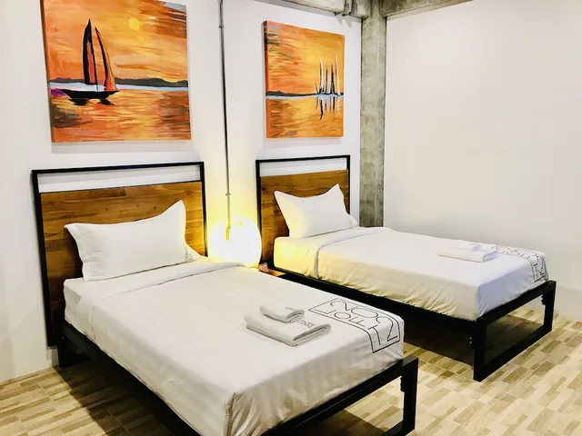 غرفة ديلوكس بسرير كينج، Loft 202 Hotel 2/6