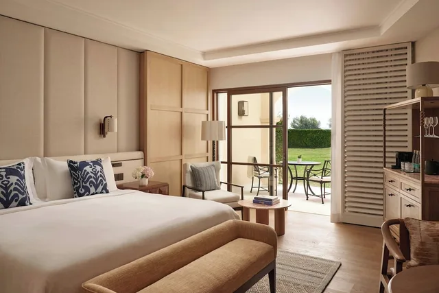 غرفة غراند بسرير كينج، St Regis Mardavall Mallorca Resort 1/7