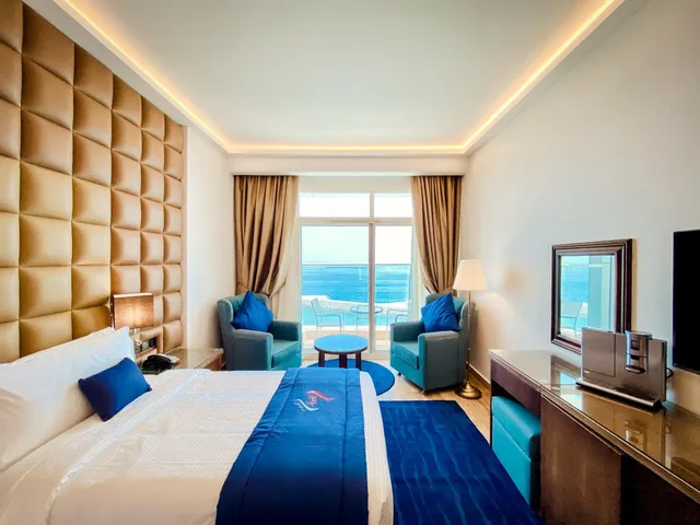 جناح جونيور بإطلالة على البحر بشرفة، Mirage Bab Al Bahr Beach Hotel 1/8