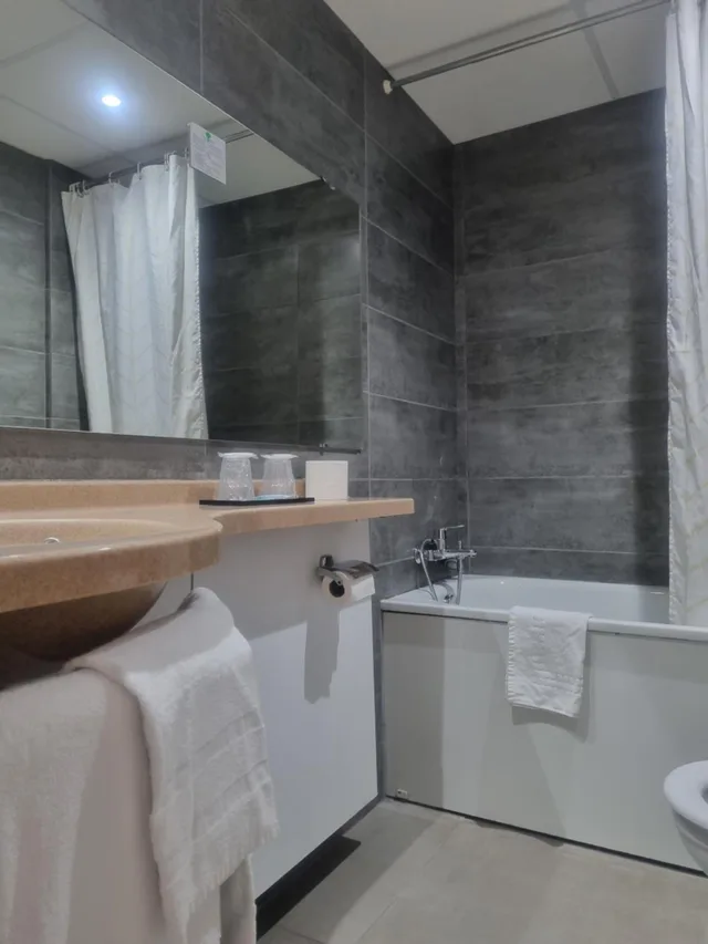 Room, Double Bed, Eiffel View، HOTEL EIFFEL KENSINGTON 9/10