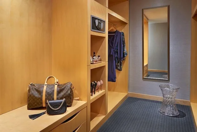 غرفة بريميير فاخرة بسرير كينج، SoHo Hotel Toronto 6/6