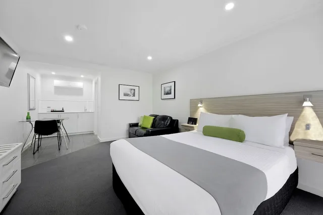 غرفة سوبيريور بسرير كوين، HAMILTON LONSDALE MOTEL 1/7