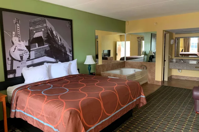 غرفة بسرير كوين للمدخنين، Super 8 by Wyndham Nashville Near Downtown / I-40 2/5