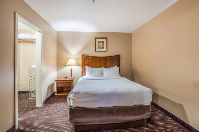 Efficiency, Suite, Queen Bed, Sofa، MainStay Suites Port Saint Joe South 6/10