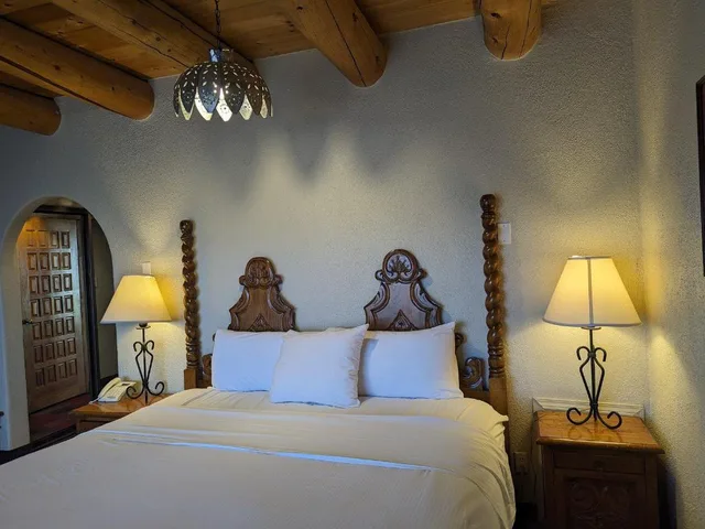 جناح ديلوكس بسرير كينج وسرير كوين، Sagebrush Inn Suites 4/5