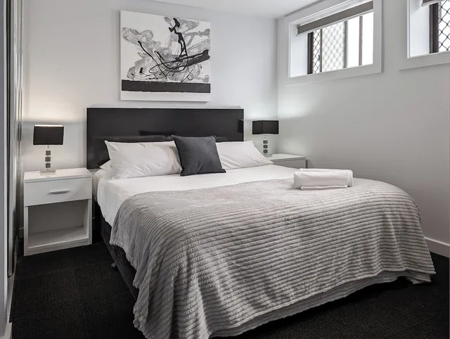 شقة عائلية بسرير كوين وسريرين منفصلين بغرفتي نوم، APARTMENTS ON CHAPMAN 1/4