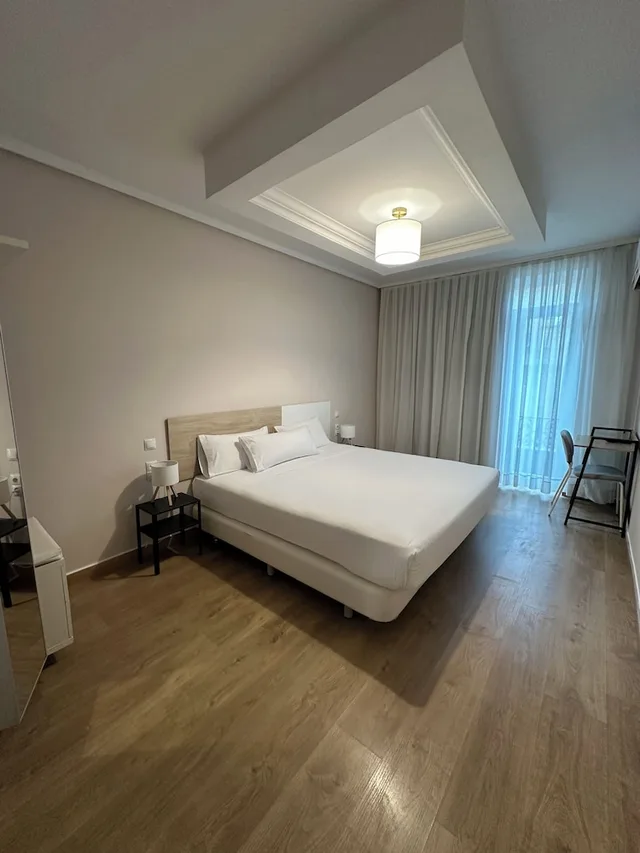 غرفة قياسية بسرير مزدوج بإطلالة على المدينة، Hotel Pilar Plaza Zaragoza 3/10