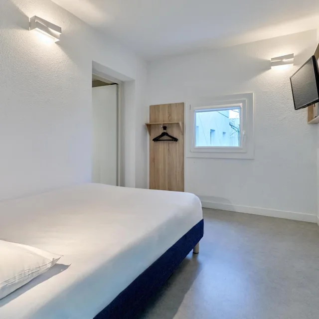 Room, Double Bed, Kyriad Direct Nevers Nord Varennes Vauzelles 3/10