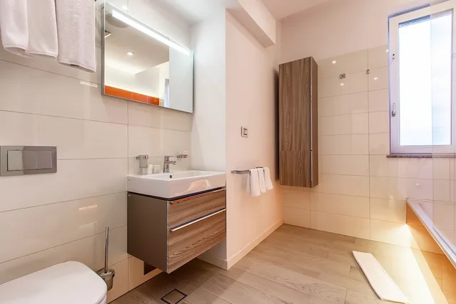 شقة بإطلالة على البحيرة بغرفتي نوم، Mava Apartamente 4/5
