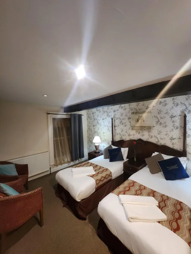 Deluxe, Double Bed, The Rose and Crown Hotel 3/10