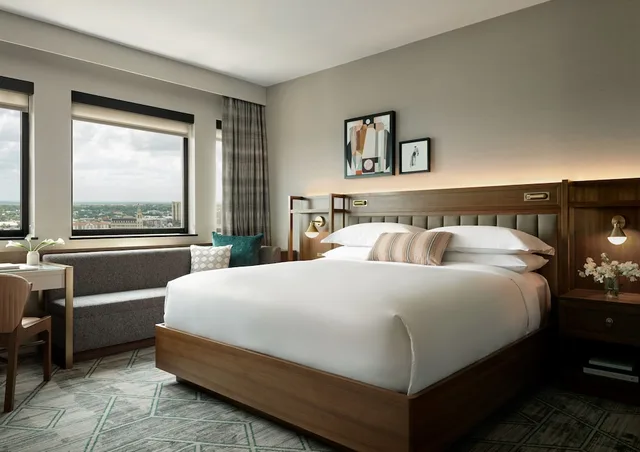 غرفة بريميوم بسرير كينج بإطلالة على المدينة مع دخول صالة النادي، InterContinental San Antonio Riverwalk 5/10