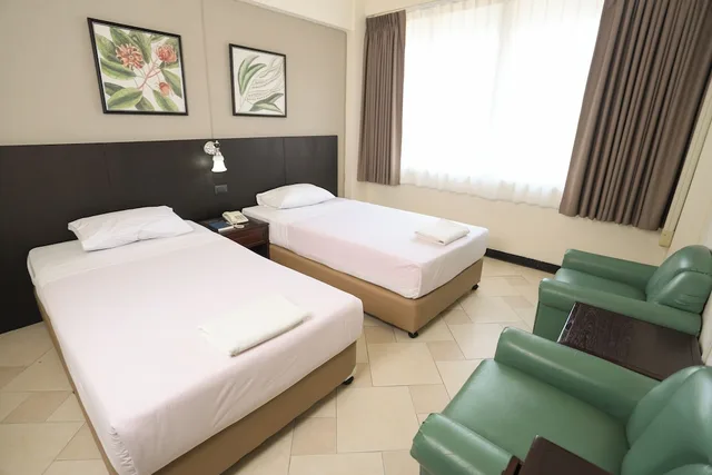 غرفة سوبيريور بسريرين منفصلين، YMCA International Hotel 1/3