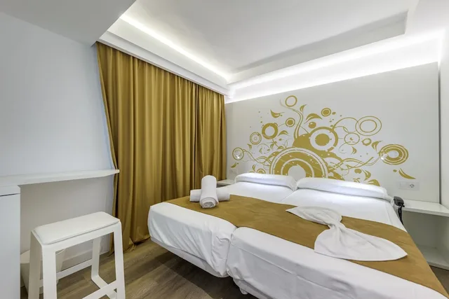 غرفة أساسية بسريرين منفصلين، WelikeHotel Triton beach 4/8