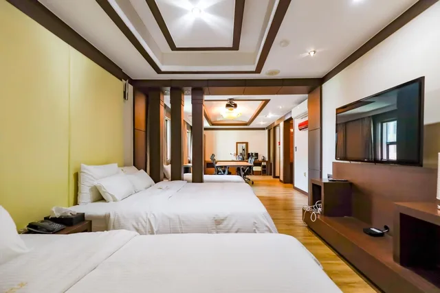 جناح بزنس، Charlot Castle Hotel 1/2