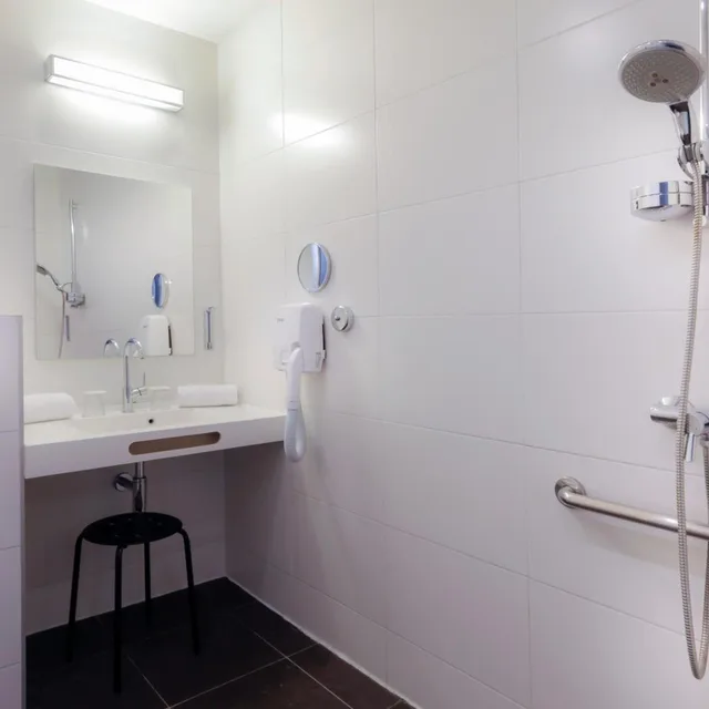 غرفة ثلاثية بشرفة، AMBRE HOTEL 6/9