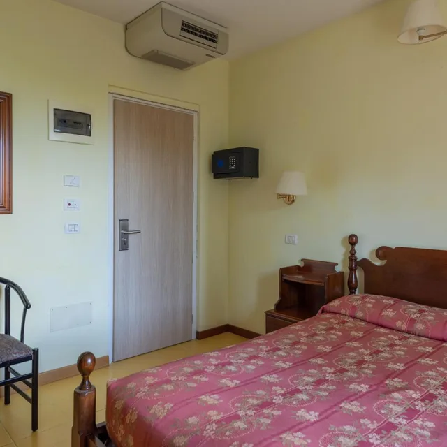 Basic, Twin Beds, La Limonaia Hotel & Residence 3/7
