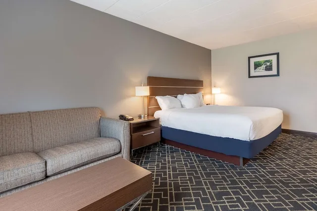 غرفة قياسية بسرير كينج بإطلالة على الجبل يُسمح فيها بالحيوانات الأليفة، Best Western Hunt's Landing Hotel Matamoras/Milford 5/10