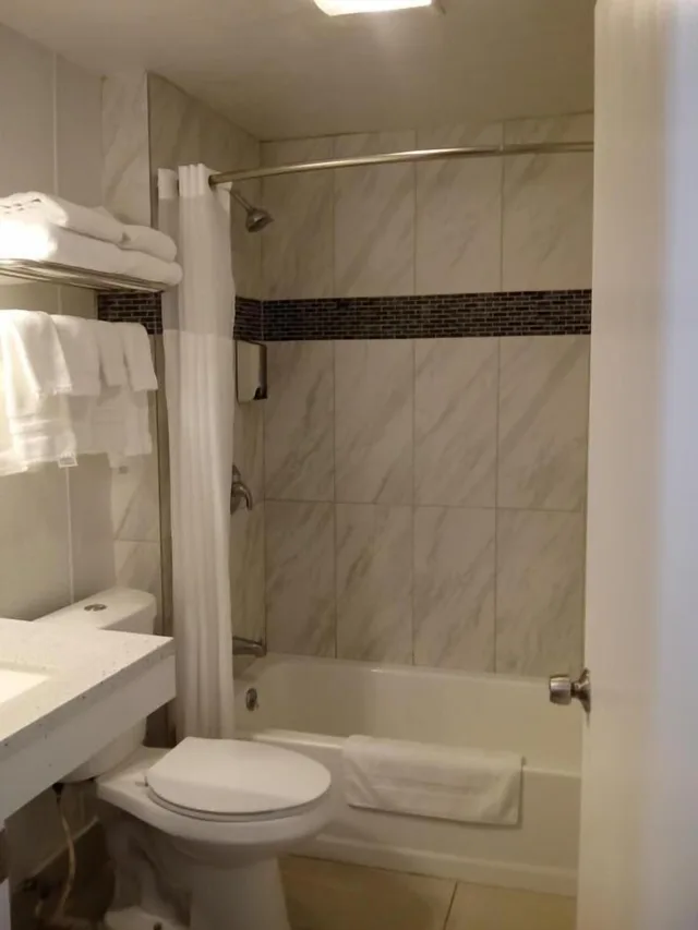 غرفة أساسية ثلاثية بسريرين كوين، Modoc Inn 1/1