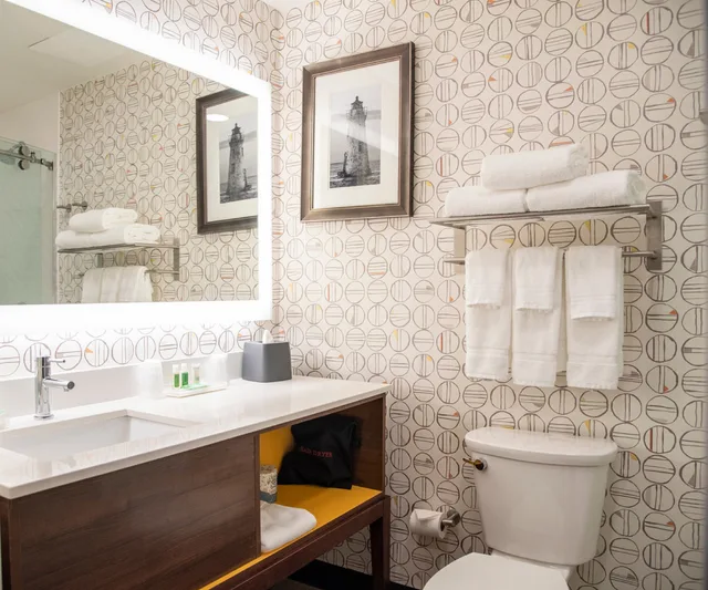 غرفة بسريرين كوين، Holiday Inn Suites Savannah Airport Pooler 3/5