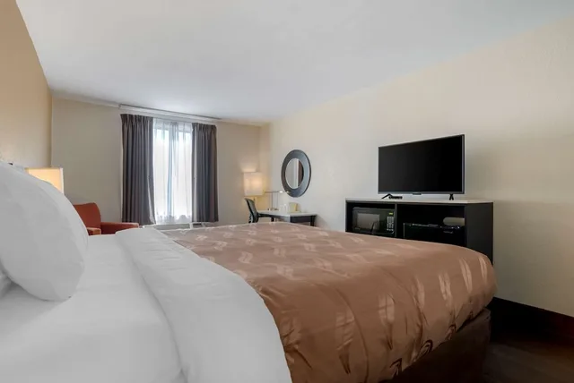 غرفة قياسية بسرير كينج، Quality Inn Phenix City Columbus 4/9