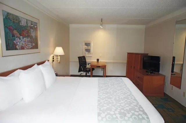 غرفة بسرير كينج، Baymont by Wyndham Jacksonville Orange Park 1/3