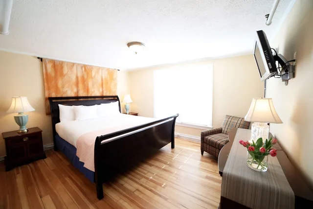 غرفة قياسية بسرير كينج، The Kennebunk Inn 2/9