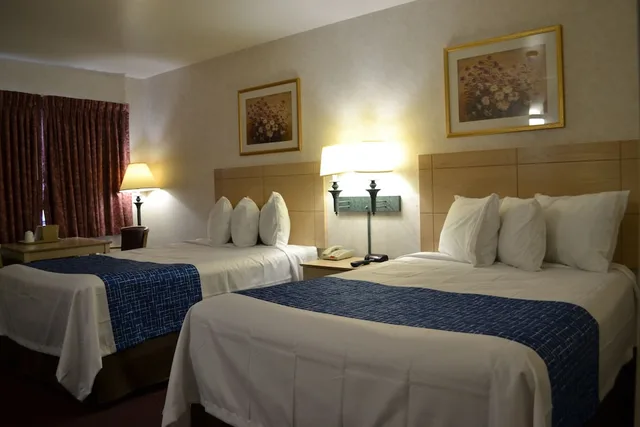 Room, 2 Double Beds, Travelodge by Wyndham Niagara Falls 1/3
