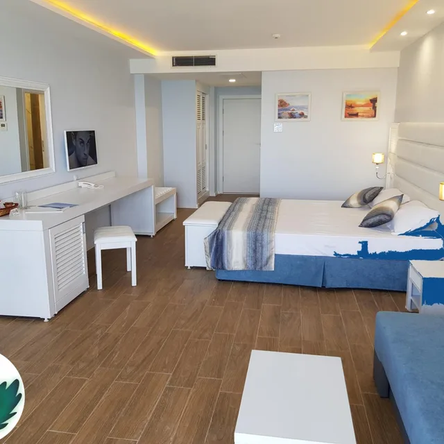 غرفة ديلوكس بسرير مزدوج بإطلالة على البحر، Villa List 3/6