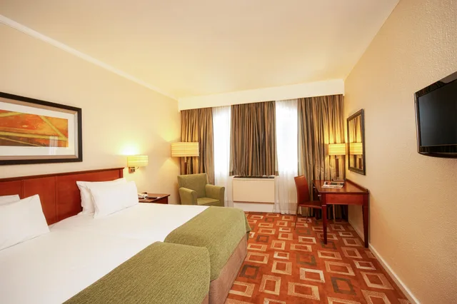 Room, Twin Beds, Garden Court Or Tambo International Airport 1/2