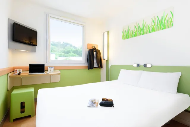 Room, Queen Bed, Ibis Budget Bilbao Arrigorriaga 4/10