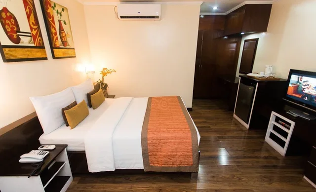 غرفة قياسية بسرير كوين، Subic Residencias 2/8