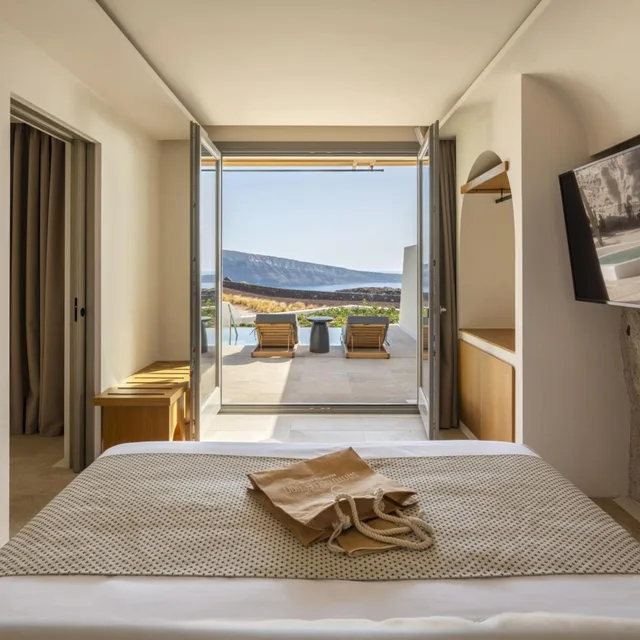 Majestic, Sunset, Suite, King Bed, Sea View, Hot Tub, with Pool، SANTO MINE OIA SUITES 1/3