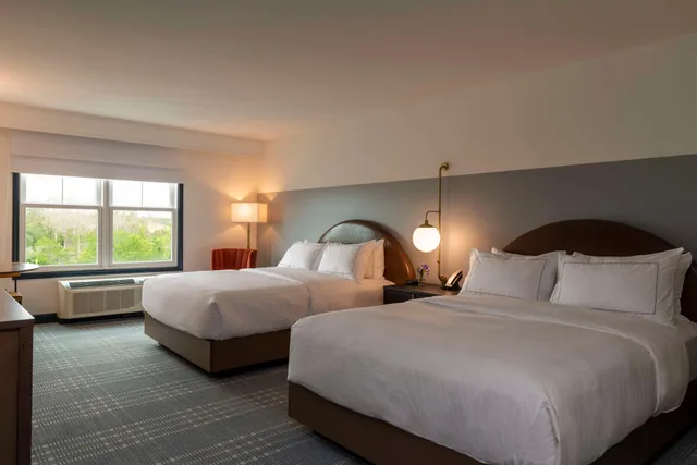 غرفة بسرير مزدوج بإطلالة، Hotel Canandaigua, Tapestry Collection by Hilton 1/2