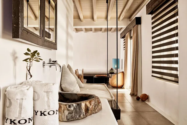 Grand, Majestic, Retreat, Suite, King Bed, Outdoor Jetted Tub، Myconian Utopia Relais & Chateaux 2/3